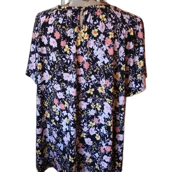 Liz Claiborne 1X Black Floral Pintuck Blouse NWT - Picture 4 of 6